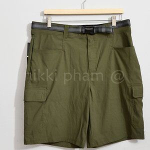 Orvis men cargo short with belt in green .